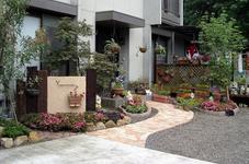 鹿児島市 枕木&ナチュラルな門柱で心弾むアプローチ【ガーデンスタジオ滝の神】 鹿児島市 枕木&ナチュラルな門柱で心弾むアプローチ【ガーデンスタジオ滝の神】